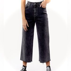 Wide leg cropped black denim